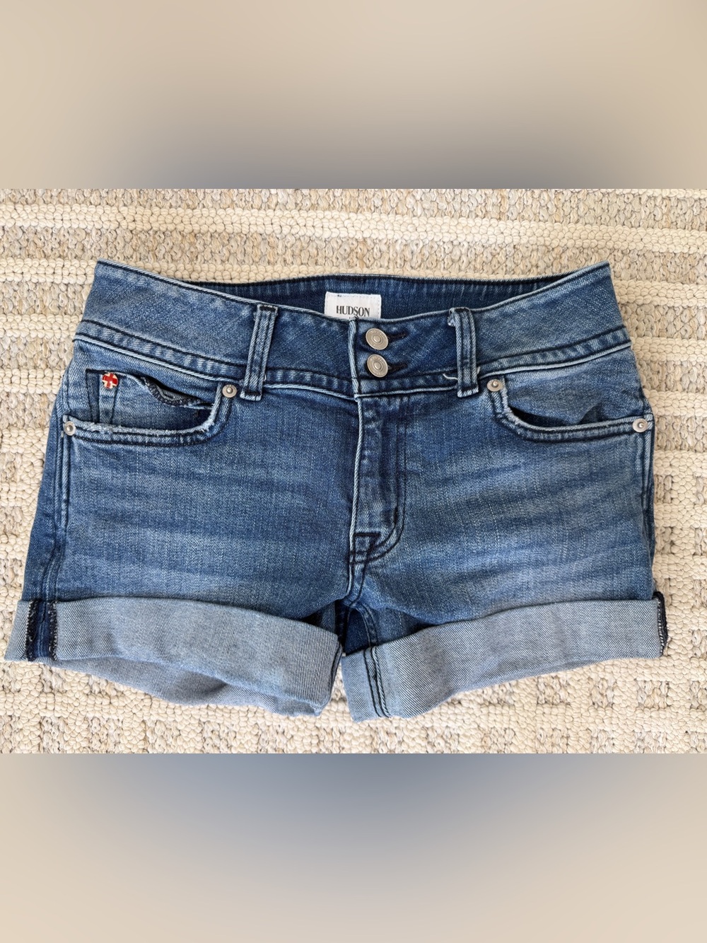 Hudson ruby mid thigh short 26